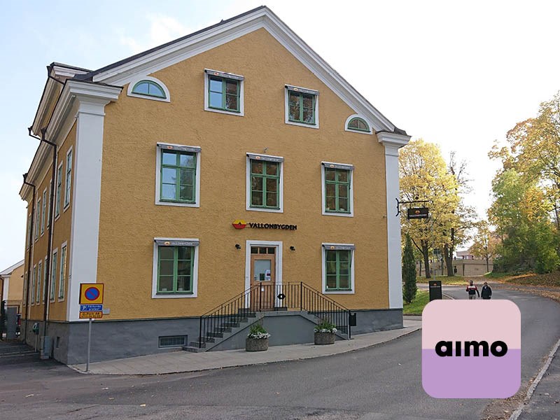 Fotografi av Vallonbygden och parkeringsappen Aimo på bilden. 