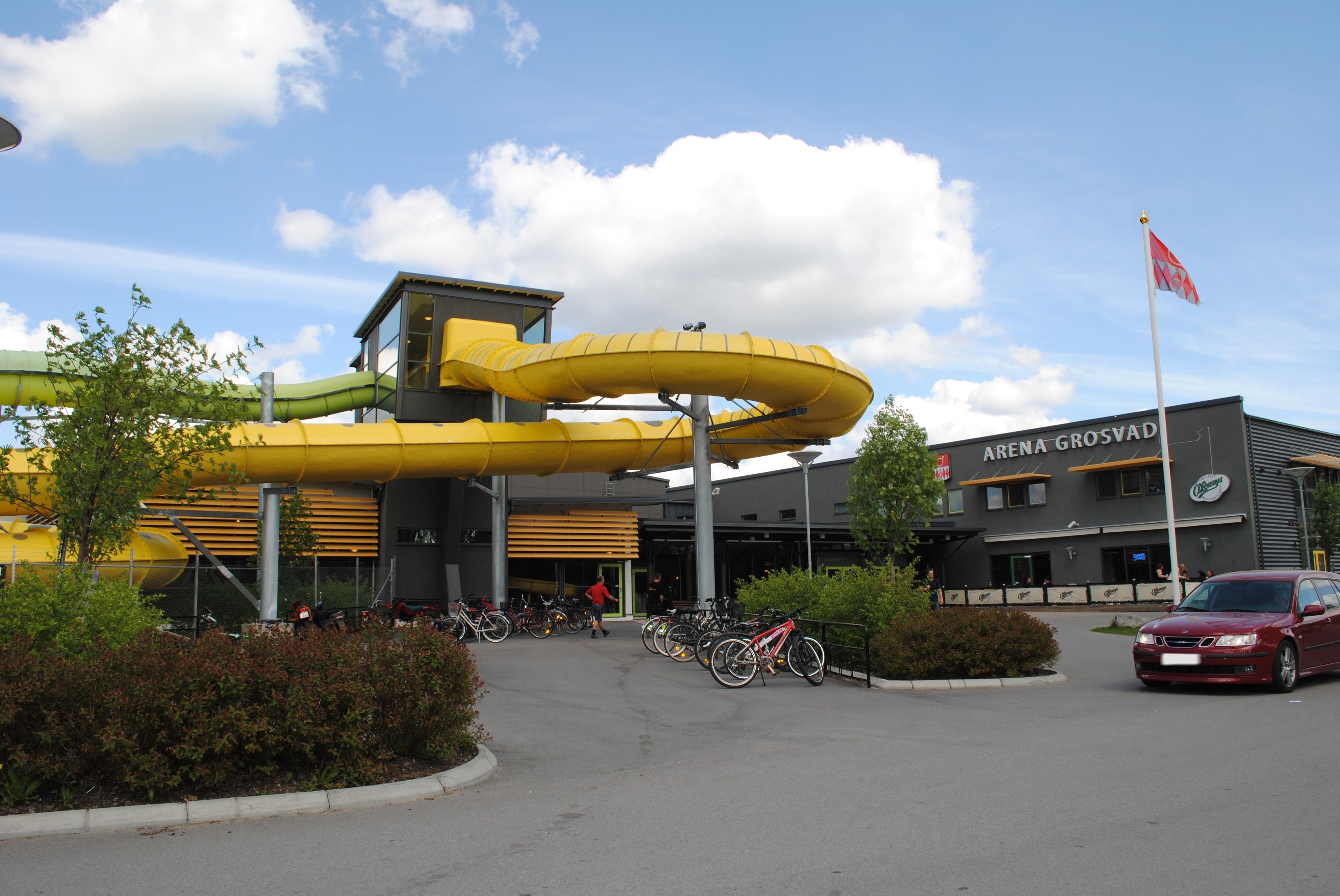 Fotot visar en utifrån-vy av Arena Grosvad i Finspång.